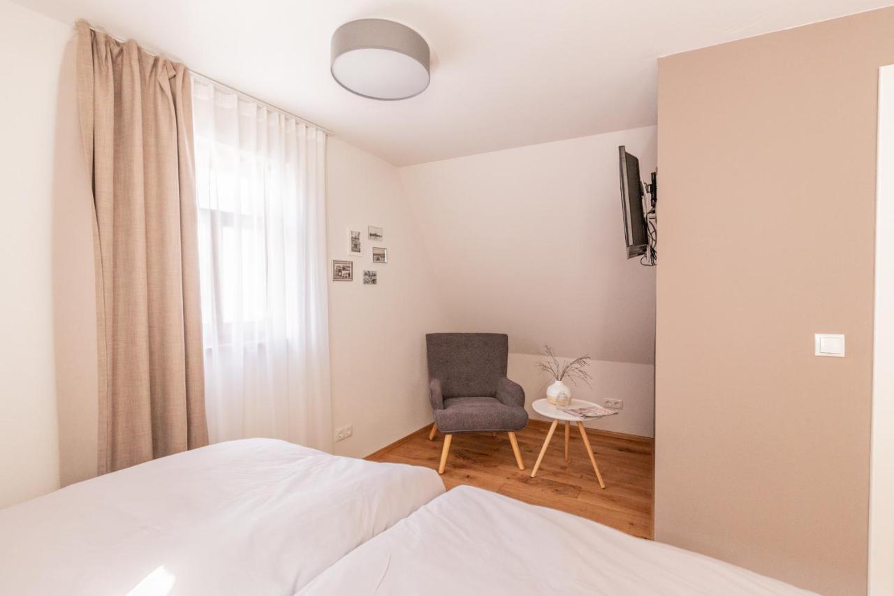 Maindrei - Schlafen Am Fluss Hotel Margetshoechheim ภายนอก รูปภาพ